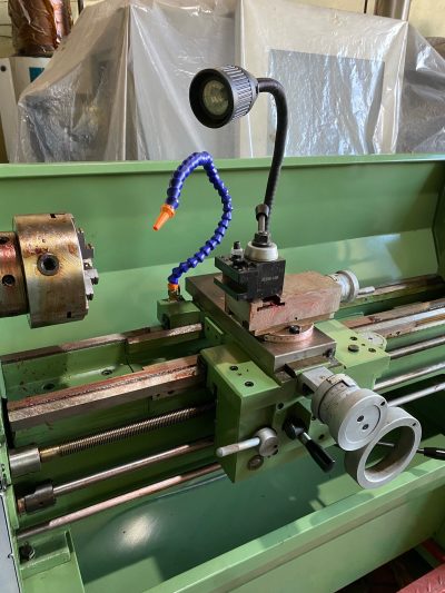 Torno T-1000 con patas de fundición – 4