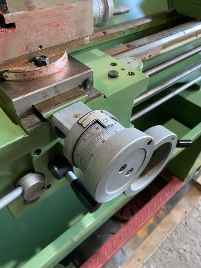 Torno T-1000 con patas de fundición – 5